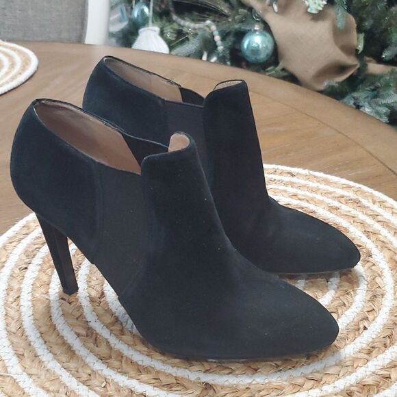Via Spiga Luxe Suede Black Ankle Booties, Size 6 - Picture 1 of 13